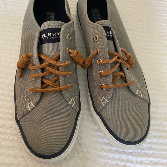 Sperry lace up sneakers - Picture 1 of 3